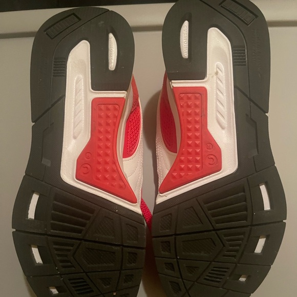 Red PUMA sneakers - Picture 3 of 4